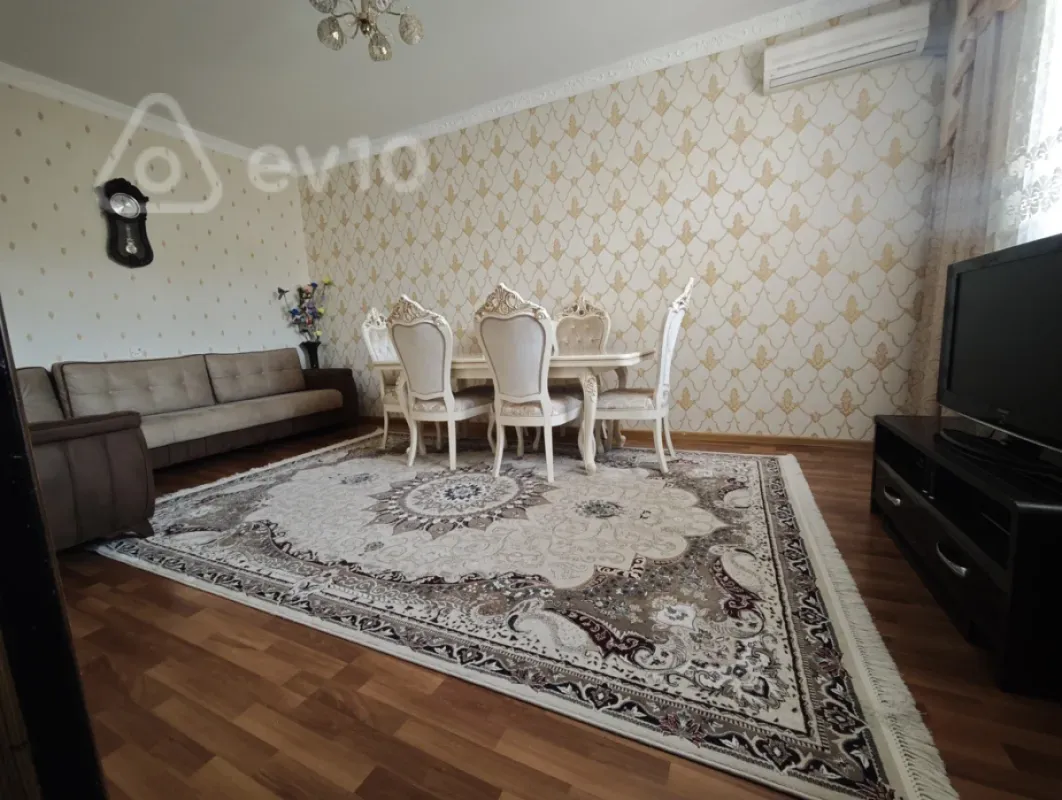 Satılır 8 otaqlı köhnə tikili 197 m²