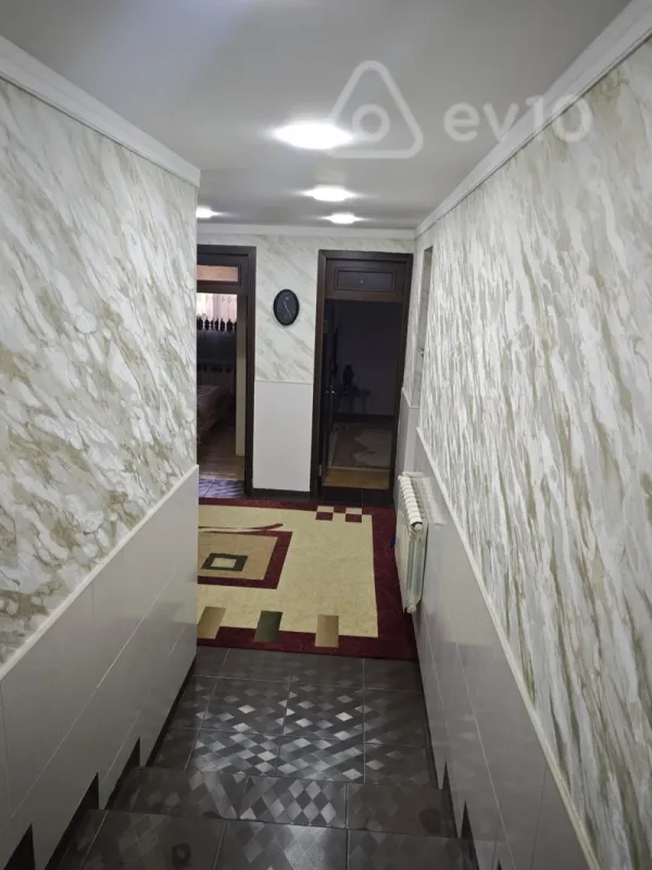 Satılır 8 otaqlı köhnə tikili 197 m²