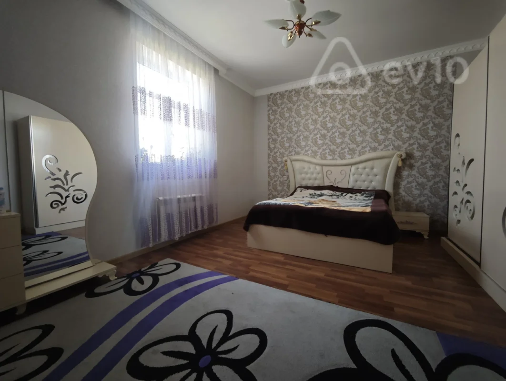 Satılır 8 otaqlı köhnə tikili 197 m²