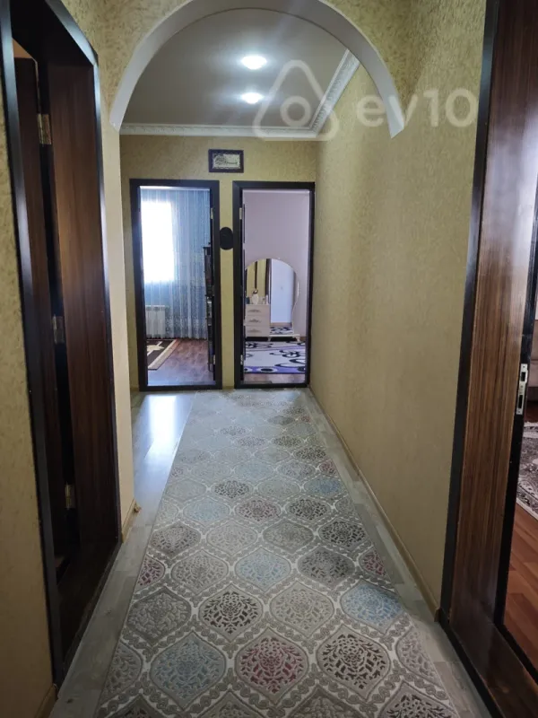 Satılır 8 otaqlı köhnə tikili 197 m²