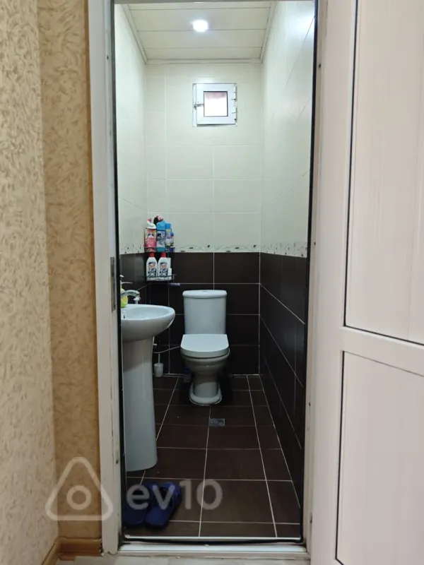 Satılır 8 otaqlı köhnə tikili 197 m²