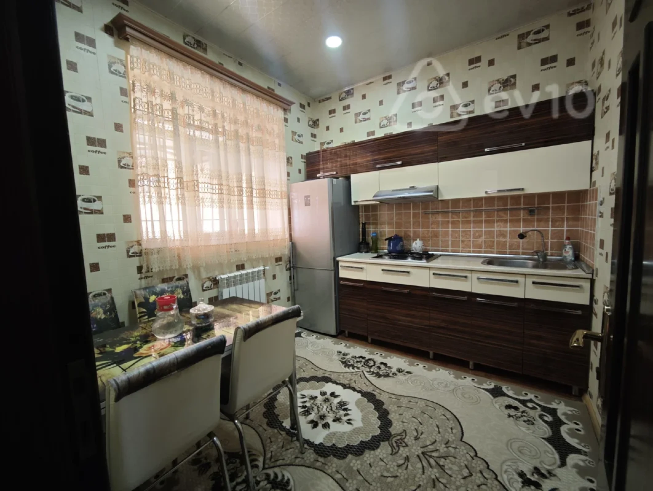 Satılır 8 otaqlı köhnə tikili 197 m²