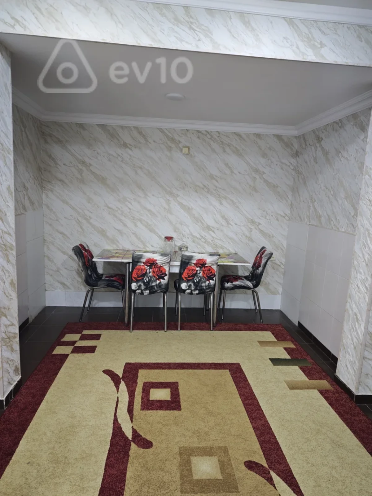 Satılır 8 otaqlı köhnə tikili 197 m²