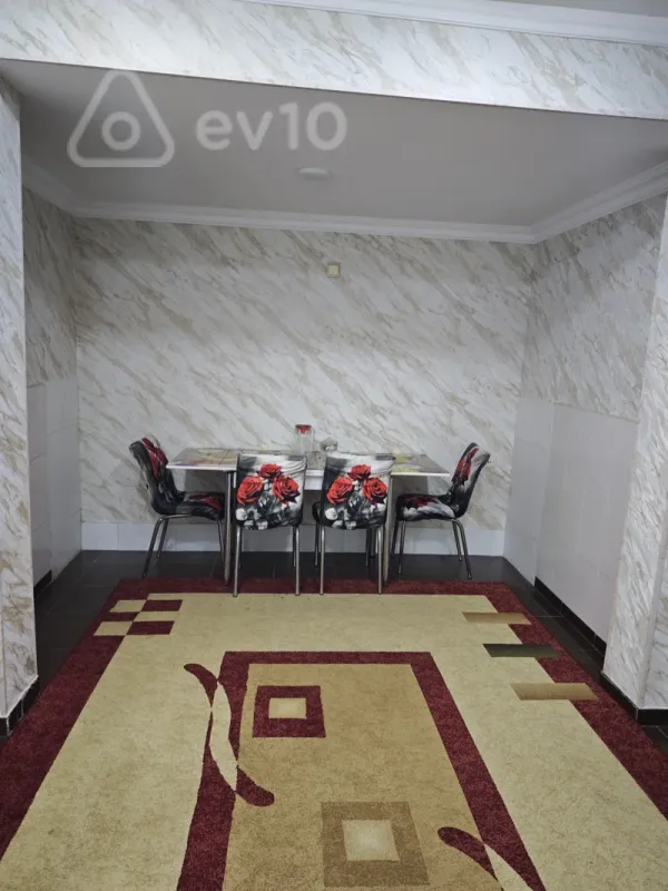 Satılır 8 otaqlı köhnə tikili 197 m²