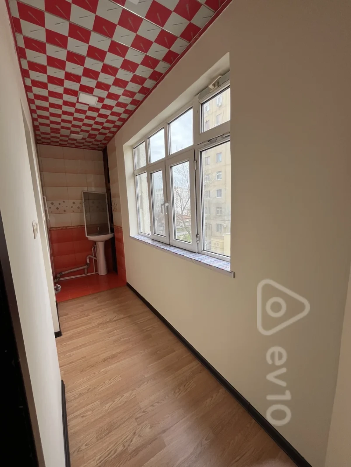 Satılır 1 otaqlı köhnə tikili 35 m²