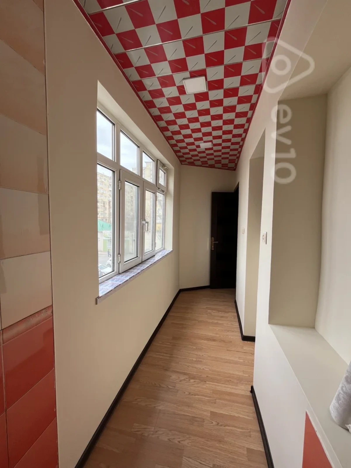 Satılır 1 otaqlı köhnə tikili 35 m²