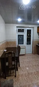 Kirayə verilir 3 otaqlı köhnə tikili 80 m²
