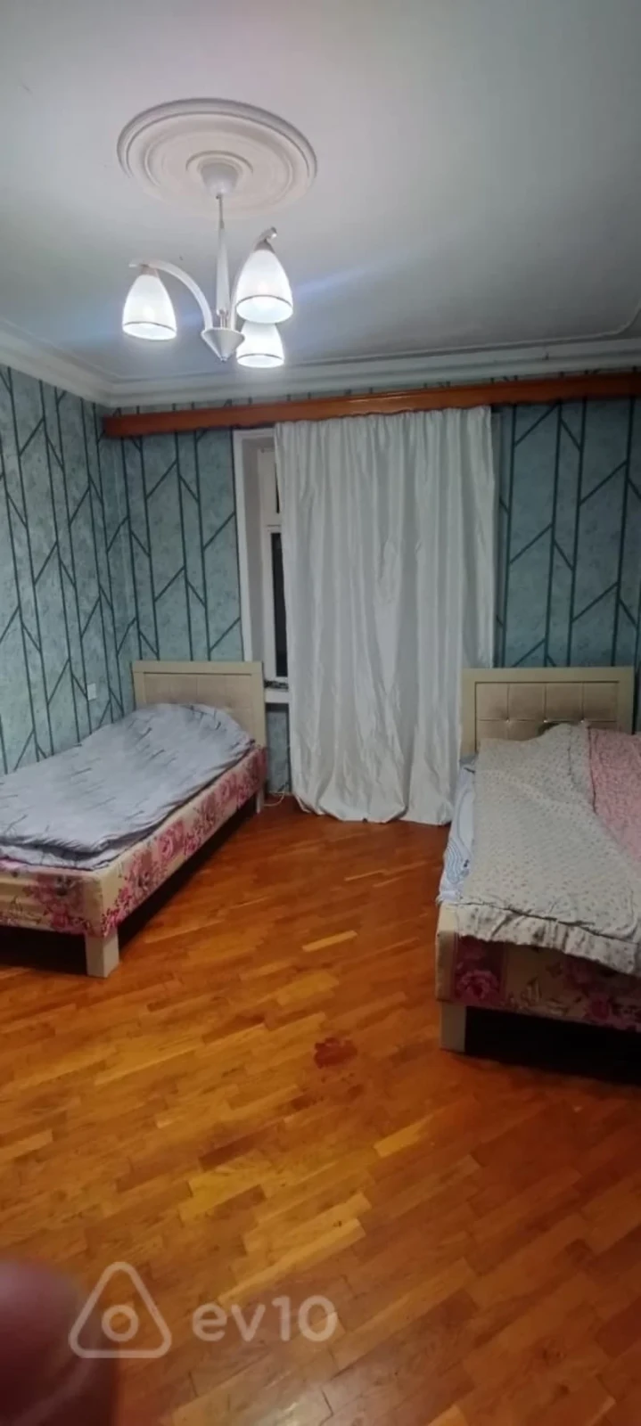 Kirayə verilir 3 otaqlı köhnə tikili 80 m²