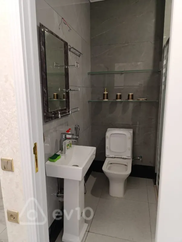 Kirayə verilir 3 otaqlı yeni tikili 60 m²