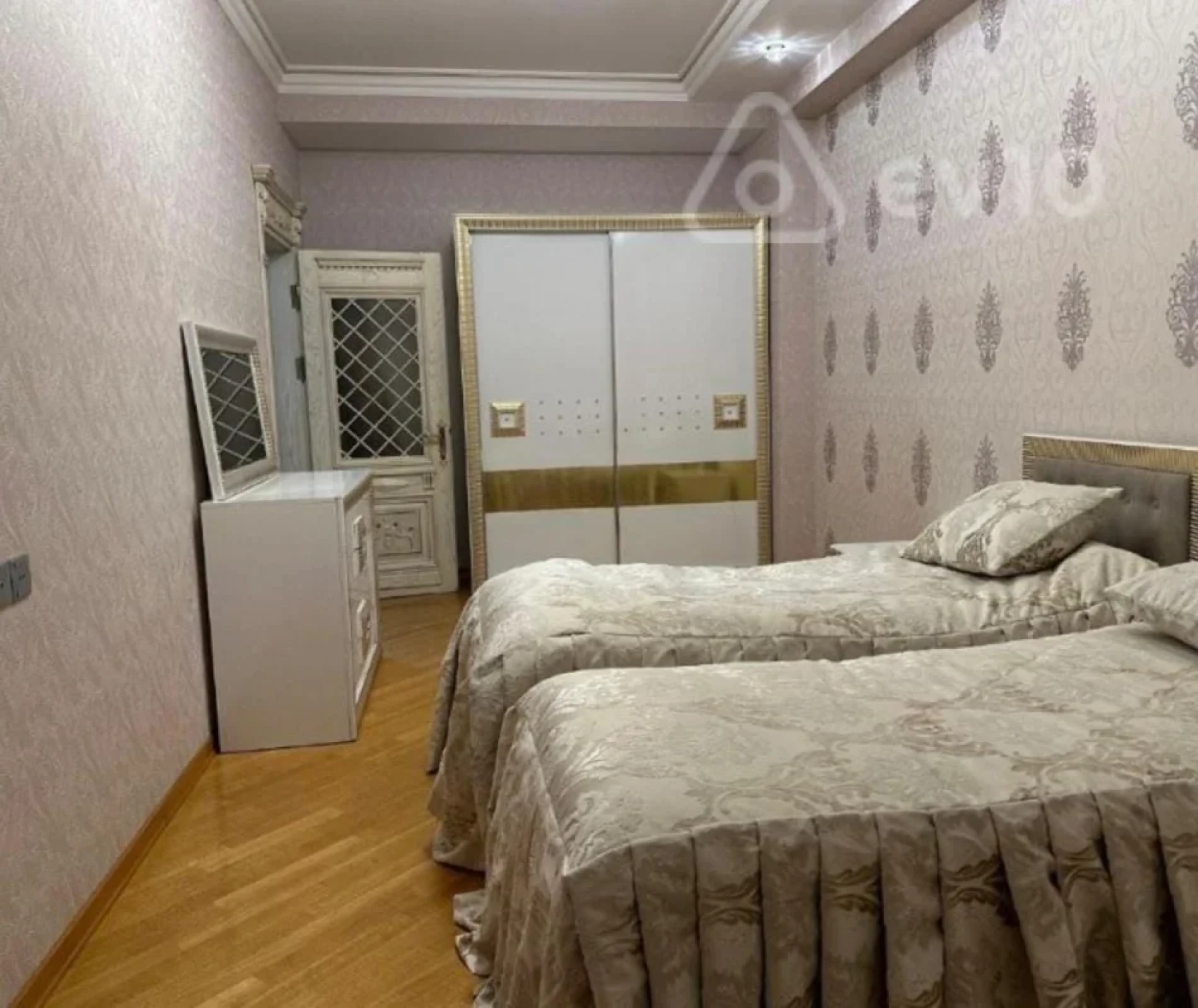 Kirayə verilir 2 otaqlı yeni tikili 110 m²