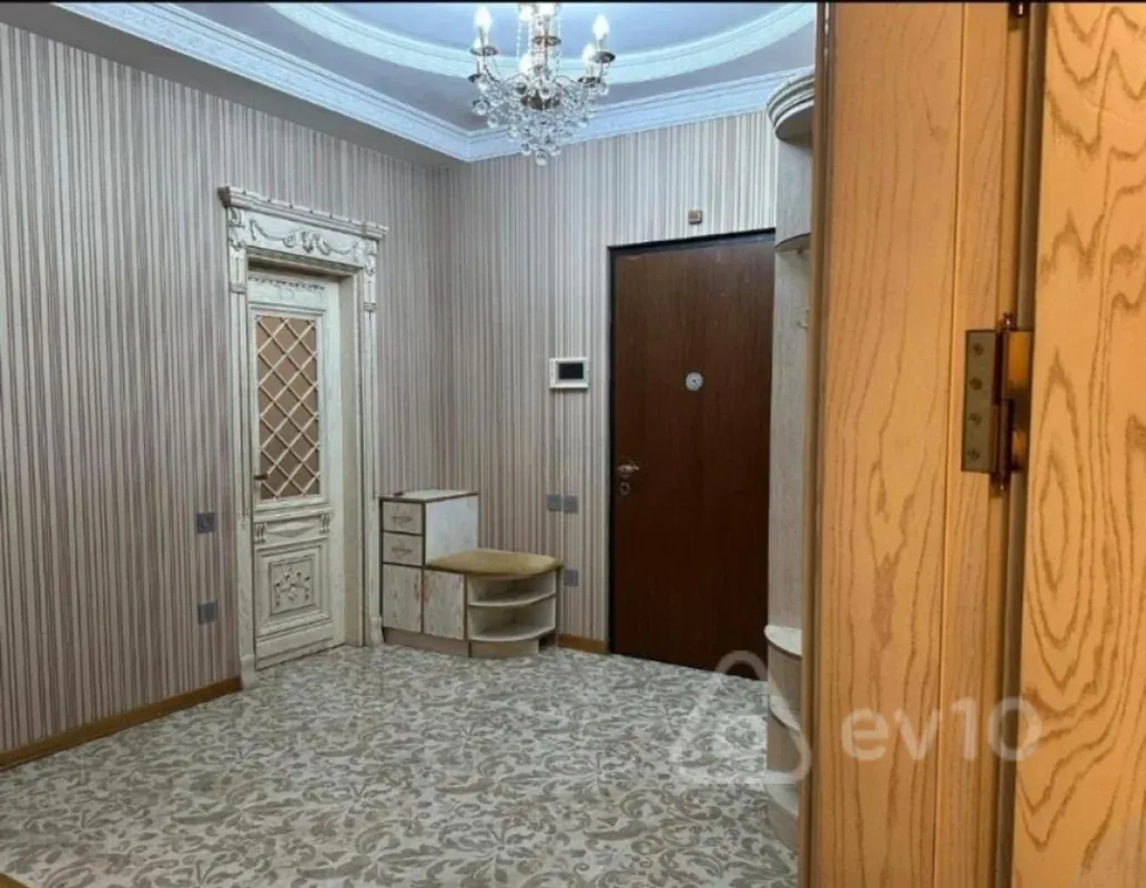 Kirayə verilir 2 otaqlı yeni tikili 110 m²