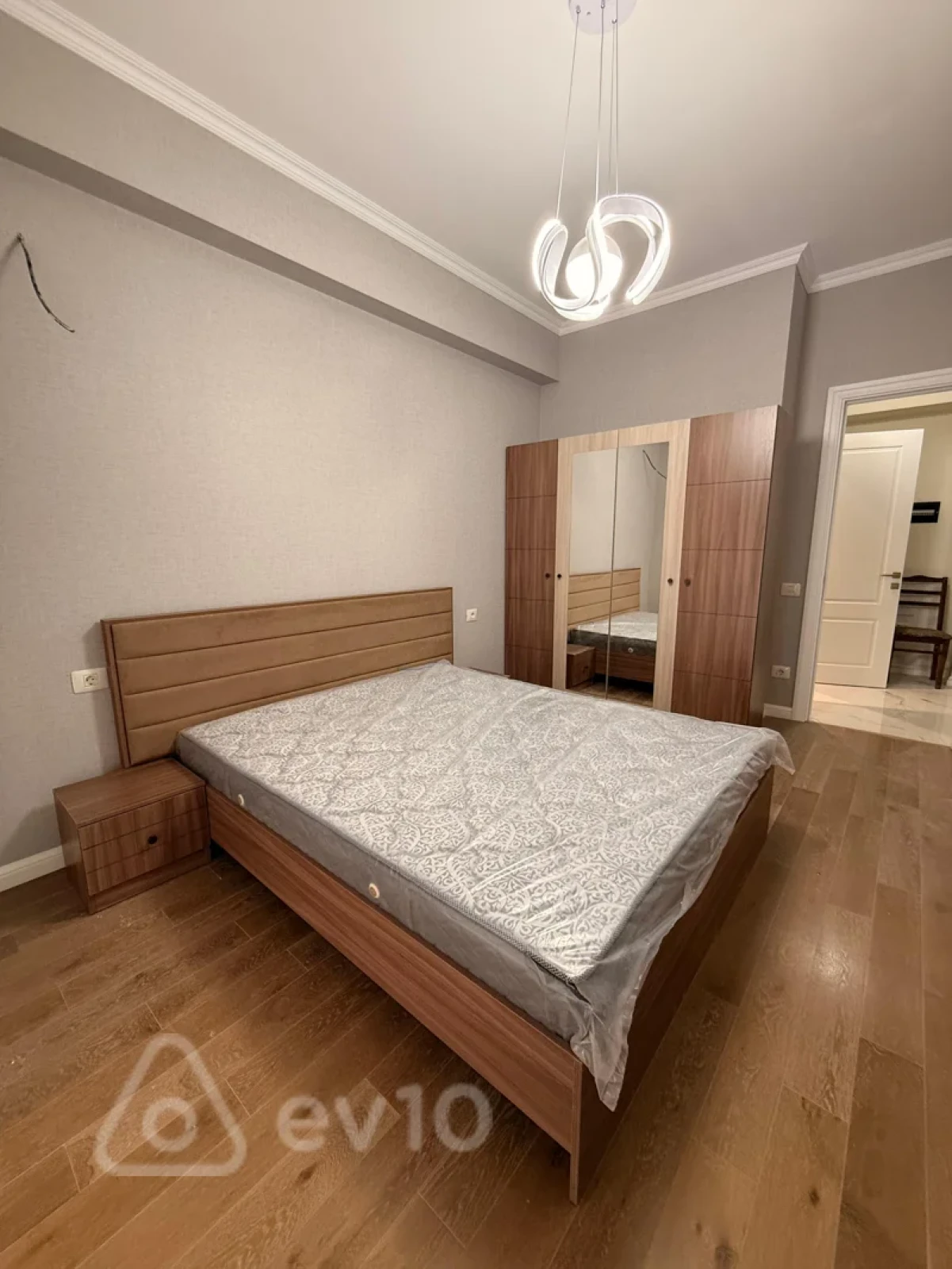 Kirayə verilir 3 otaqlı yeni tikili 75 m²