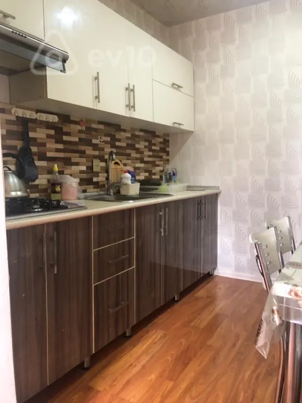 Kirayə verilir 2 otaqlı köhnə tikili 55 m²