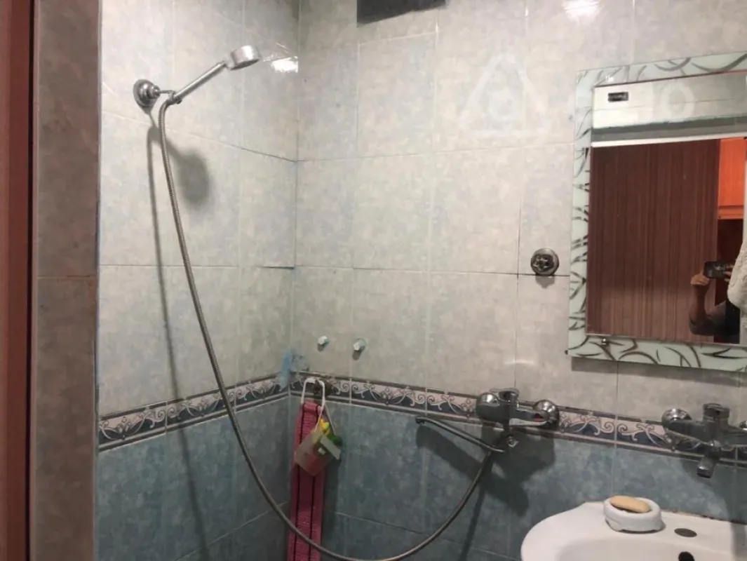 Kirayə verilir 2 otaqlı köhnə tikili 55 m²