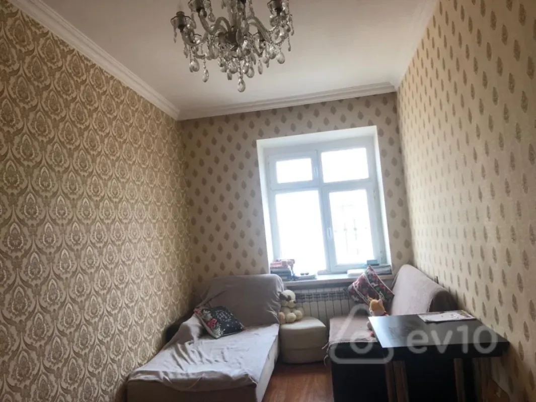 Kirayə verilir 2 otaqlı köhnə tikili 55 m²