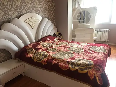 Kirayə verilir 2 otaqlı köhnə tikili 55 m²