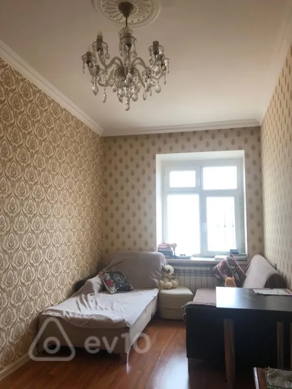 Kirayə verilir 2 otaqlı köhnə tikili 55 m²