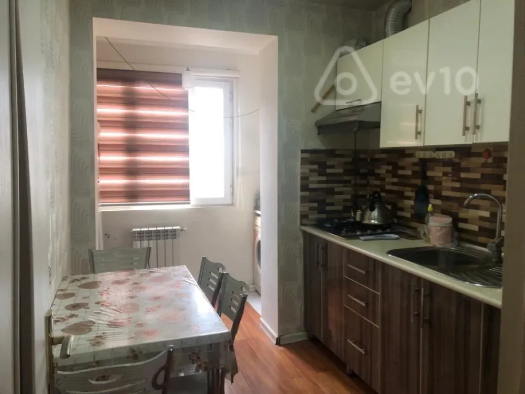 Kirayə verilir 2 otaqlı köhnə tikili 55 m²