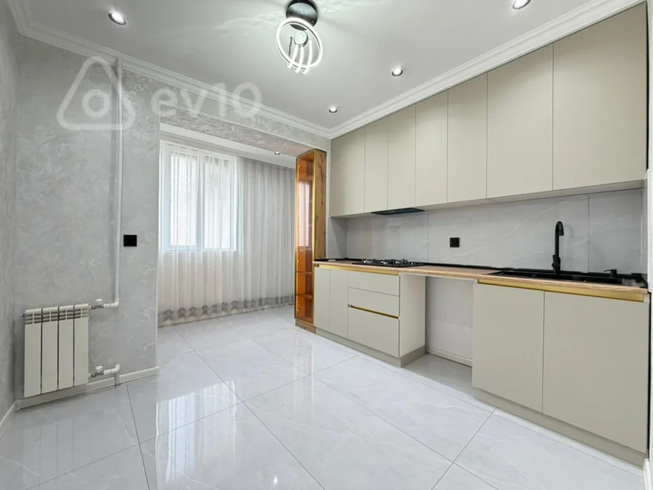 Kirayə verilir 3 otaqlı köhnə tikili 90 m²