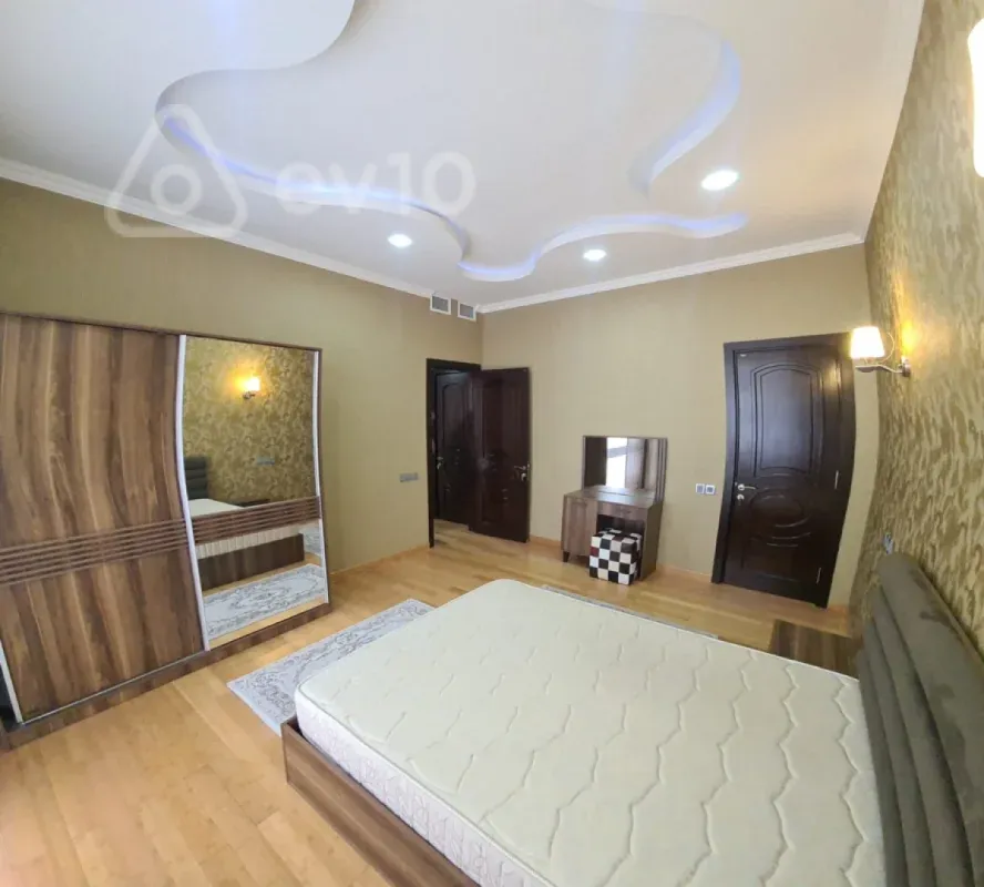 Kirayə verilir 3 otaqlı yeni tikili 115 m²