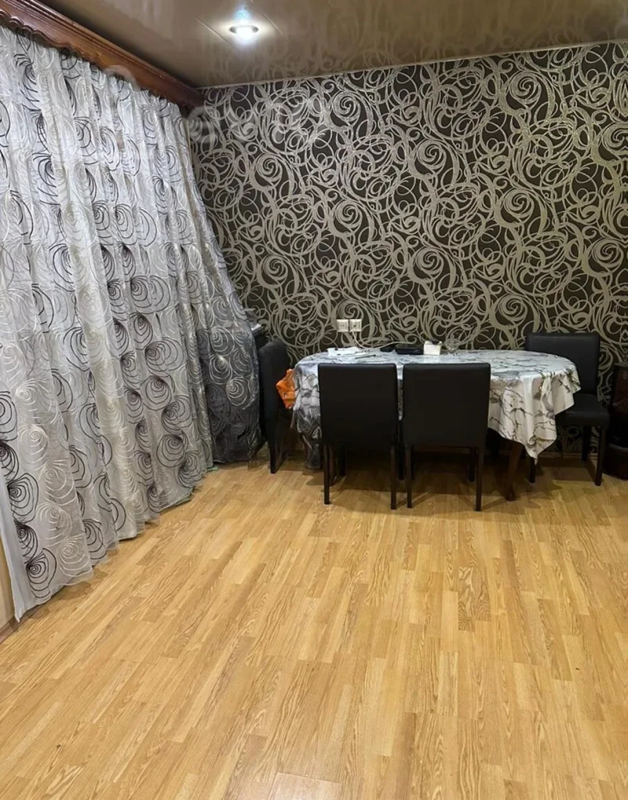 Satılır 2 otaqlı köhnə tikili 50 m²