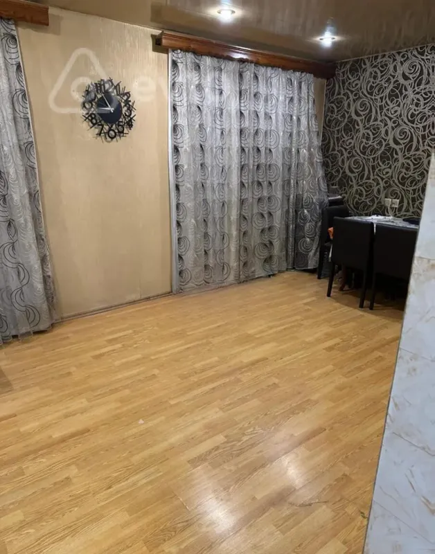Satılır 2 otaqlı köhnə tikili 50 m²