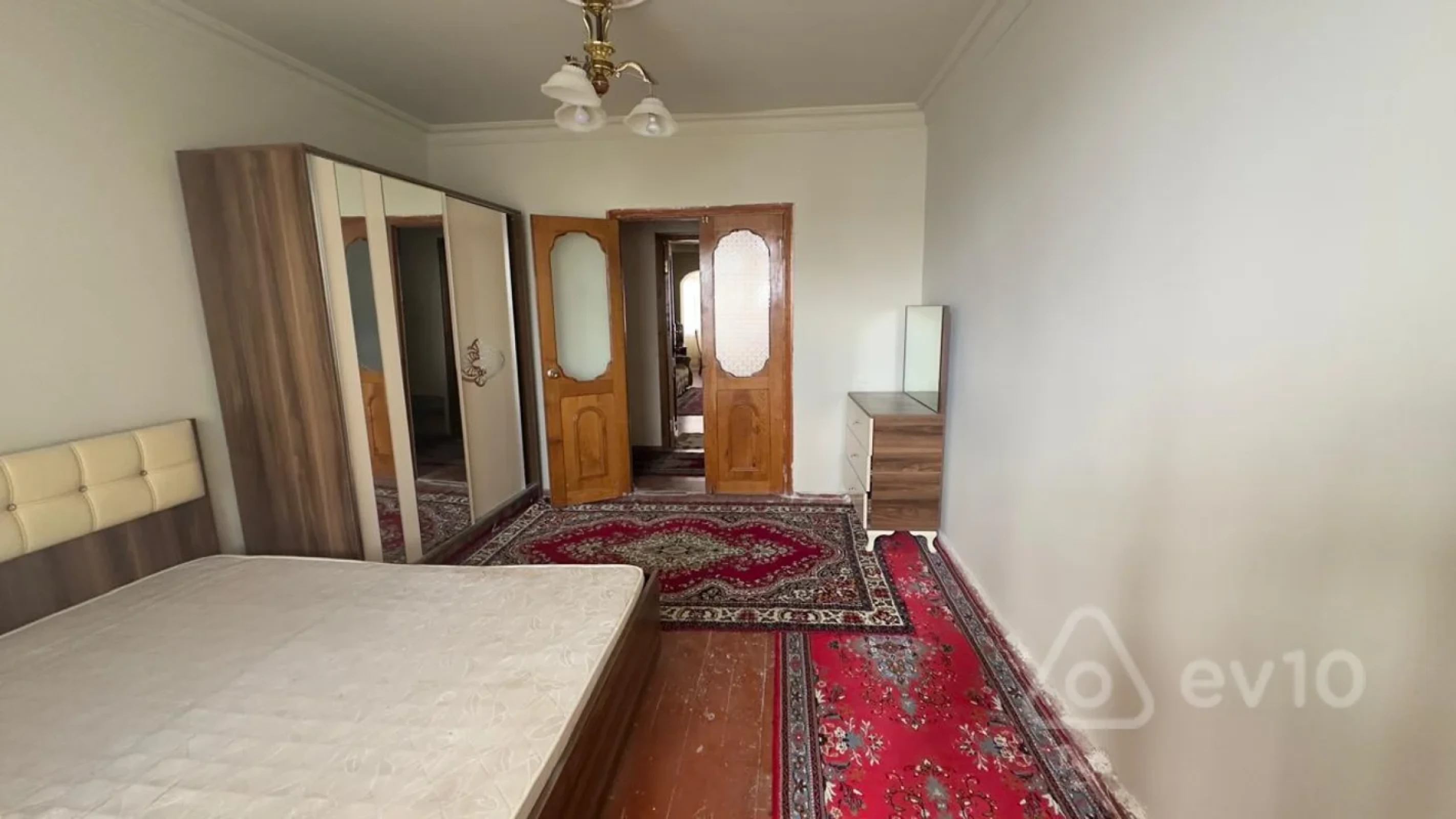 Kirayə verilir 3 otaqlı köhnə tikili 75 m²