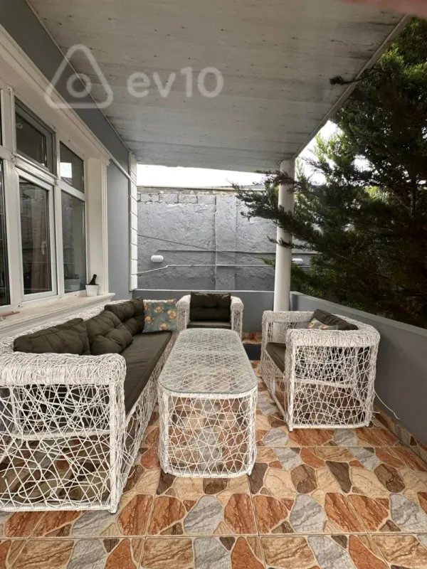 Kirayə verilir 5 otaqlı həyət evi 300 m²