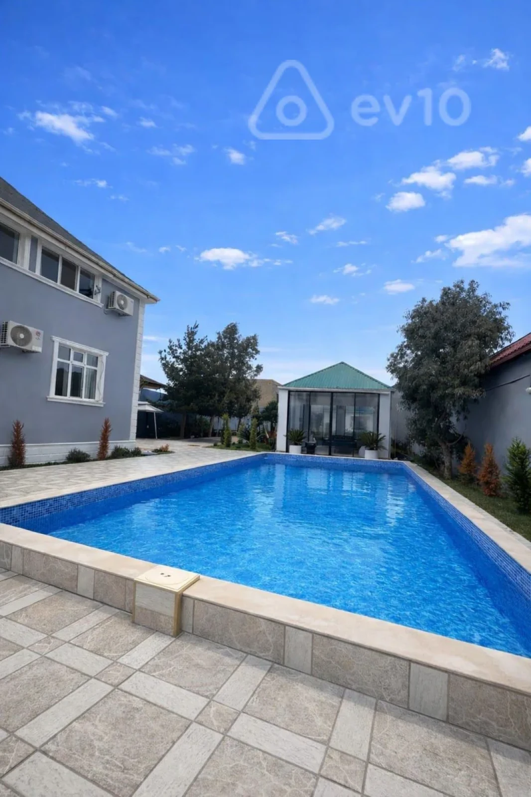 Kirayə verilir 5 otaqlı həyət evi 300 m²