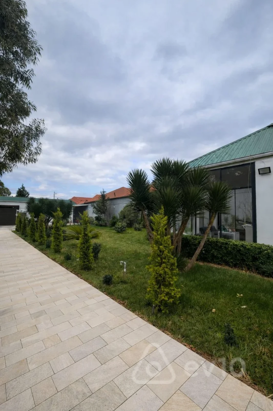 Kirayə verilir 5 otaqlı həyət evi 300 m²