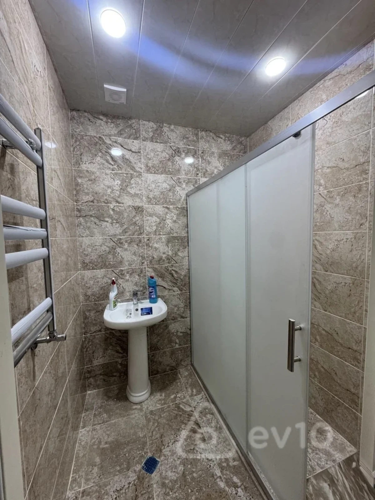 Kirayə verilir 3 otaqlı yeni tikili 125 m²