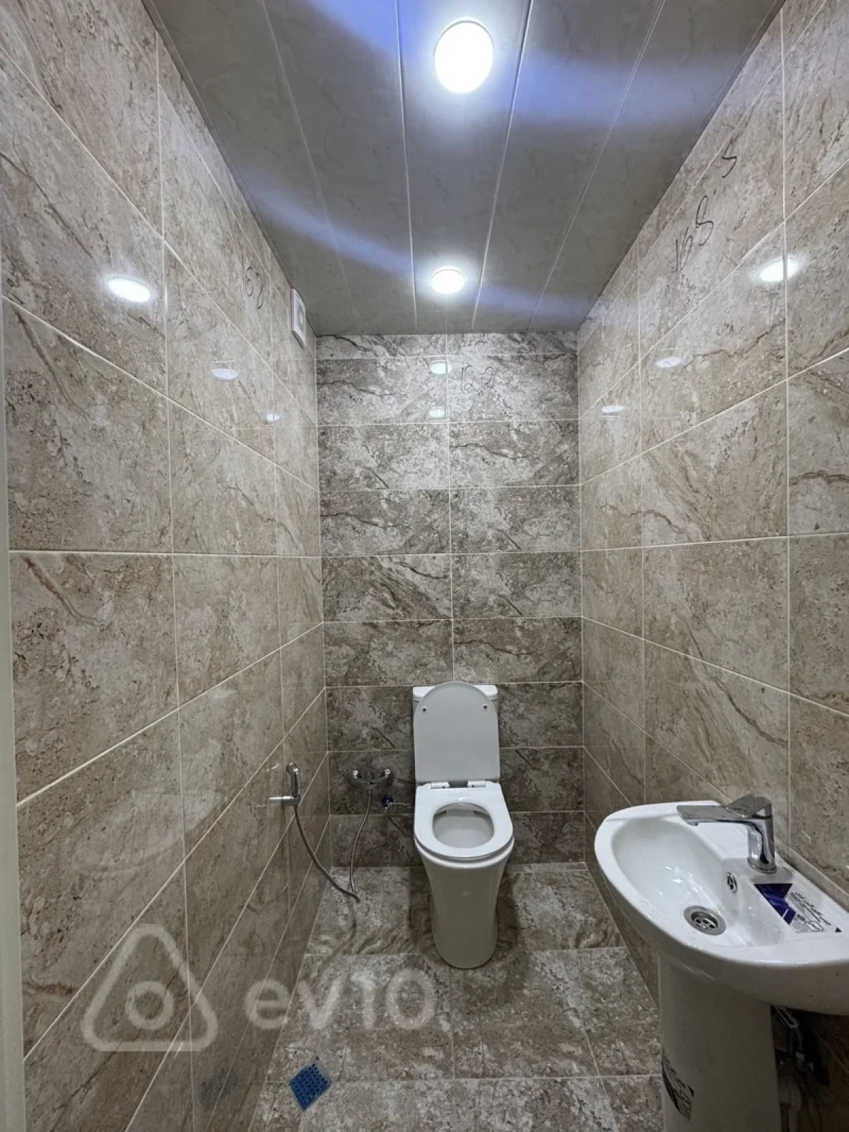 Kirayə verilir 3 otaqlı yeni tikili 125 m²