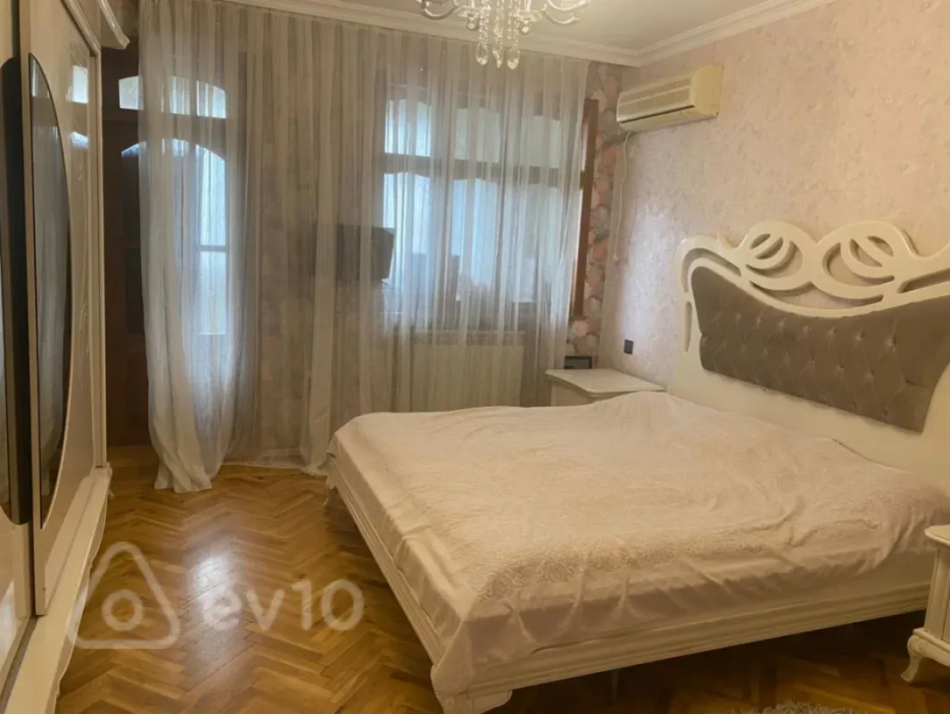 Kirayə verilir 4 otaqlı yeni tikili 100 m²