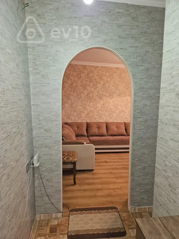 Kirayə verilir 2 otaqlı köhnə tikili 60 m²