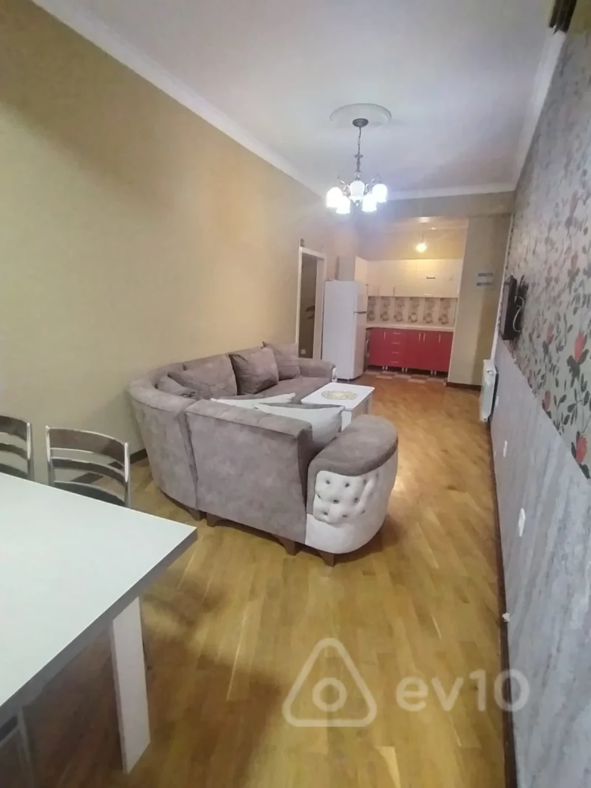 Kirayə verilir 2 otaqlı yeni tikili 70 m²