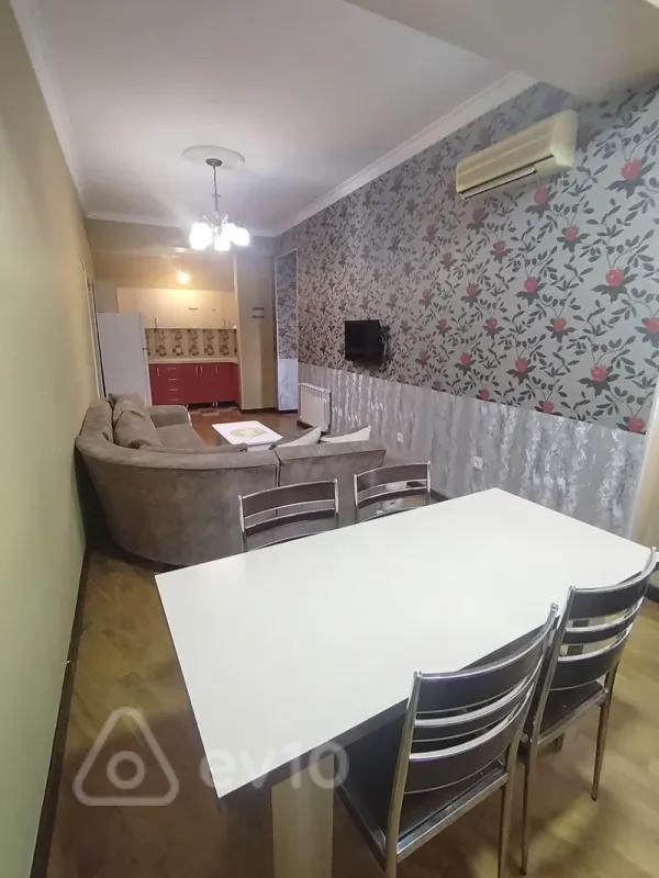 Kirayə verilir 2 otaqlı yeni tikili 70 m²