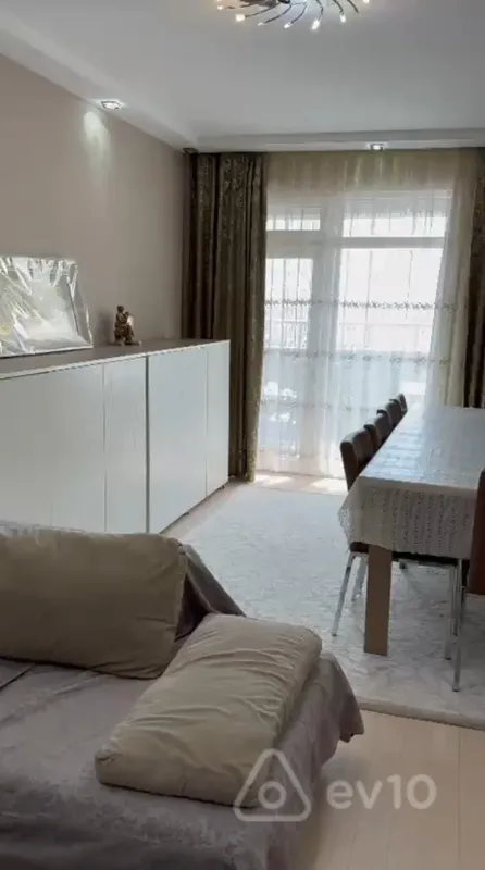 Kirayə verilir 3 otaqlı yeni tikili 105 m²