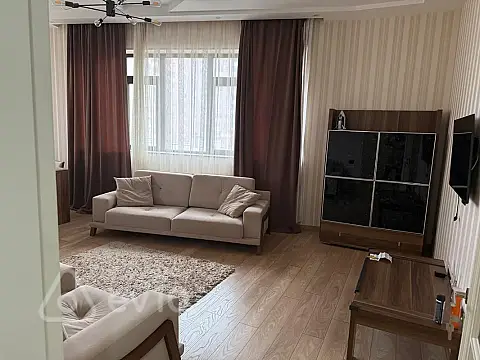 Kirayə verilir 2 otaqlı yeni tikili 100 m²