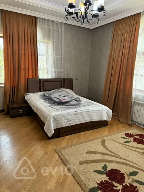 Kirayə verilir 6 otaqlı həyət evi 450 m²