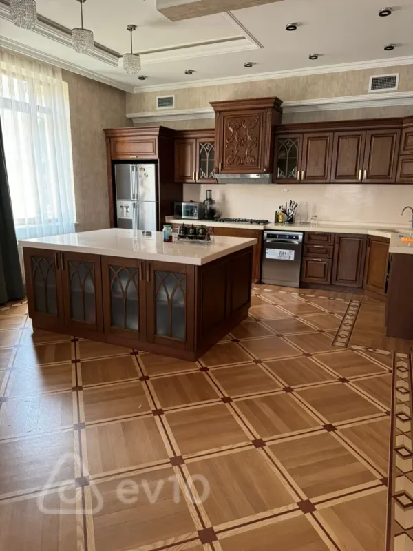 Kirayə verilir 6 otaqlı həyət evi 450 m²