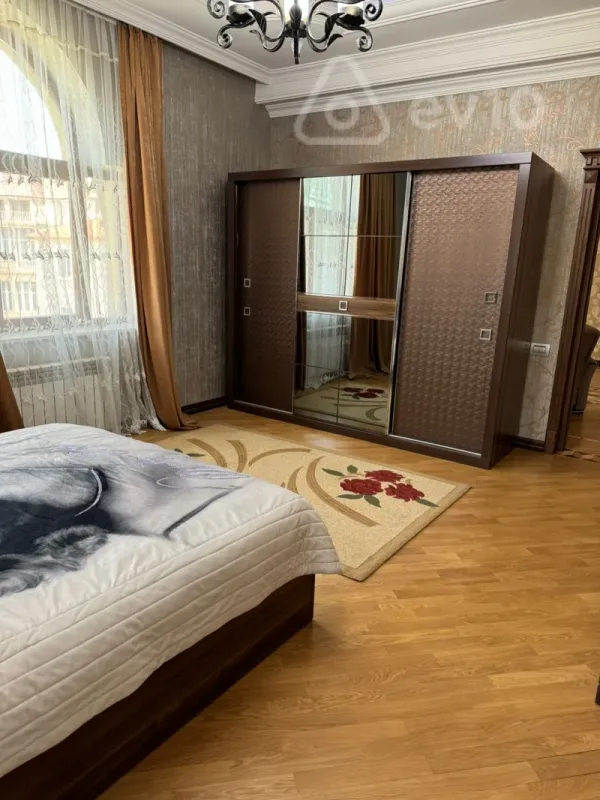 Kirayə verilir 6 otaqlı həyət evi 450 m²