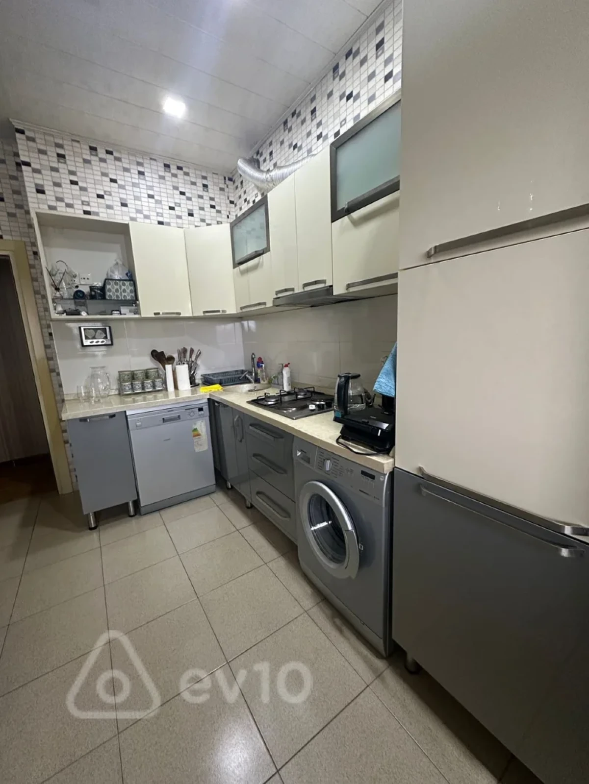 Kirayə verilir 2 otaqlı yeni tikili 78 m²
