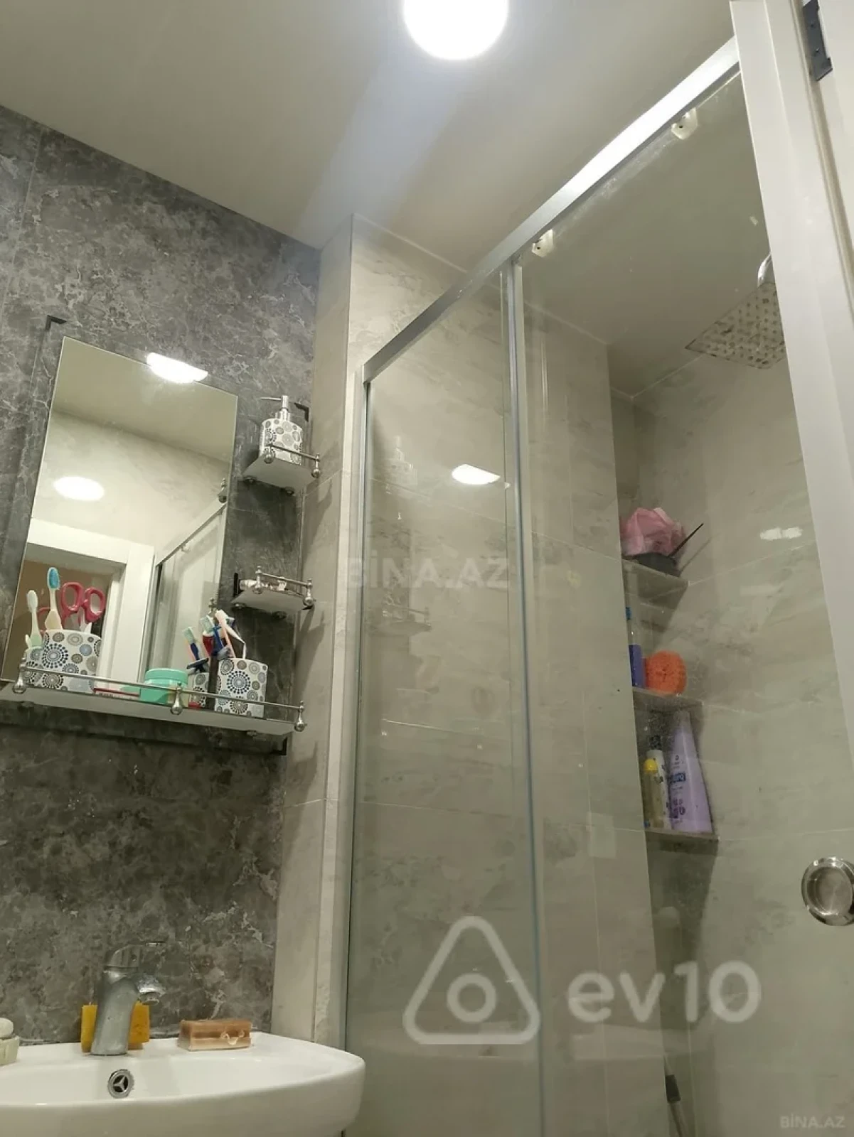 Kirayə verilir 3 otaqlı yeni tikili 60 m²