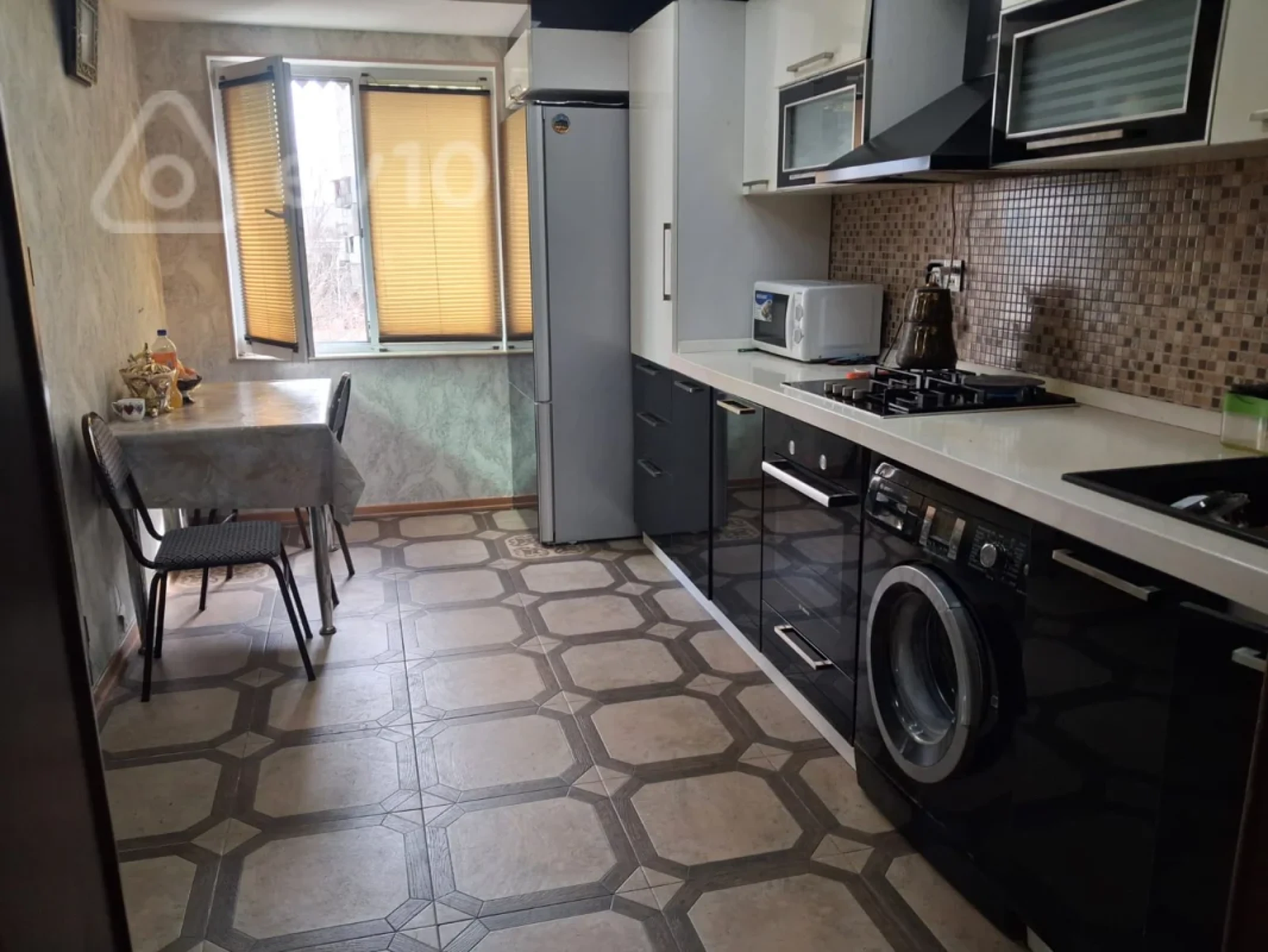 Kirayə verilir 3 otaqlı köhnə tikili 100 m²