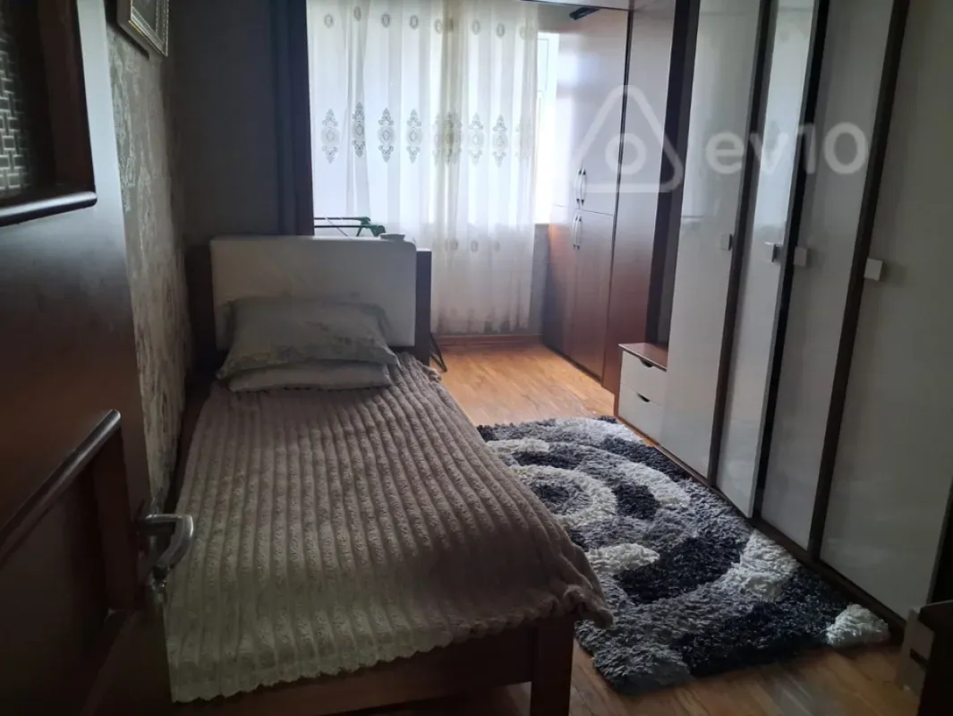 Kirayə verilir 3 otaqlı köhnə tikili 100 m²