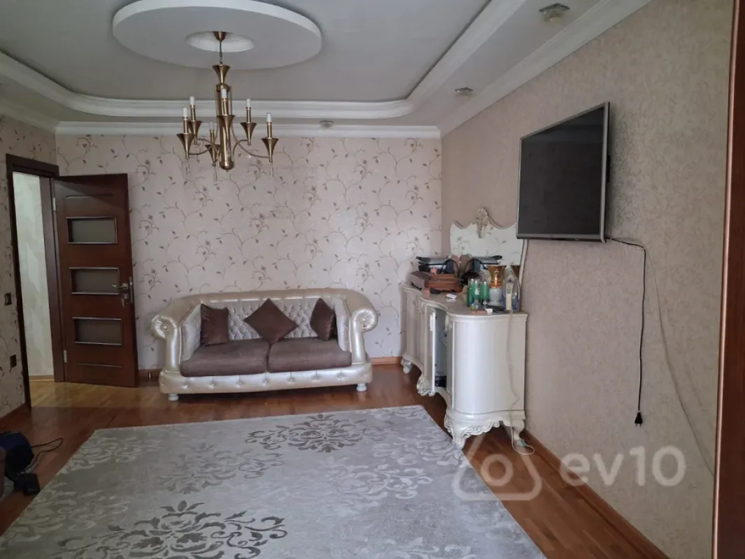 Kirayə verilir 3 otaqlı köhnə tikili 100 m²