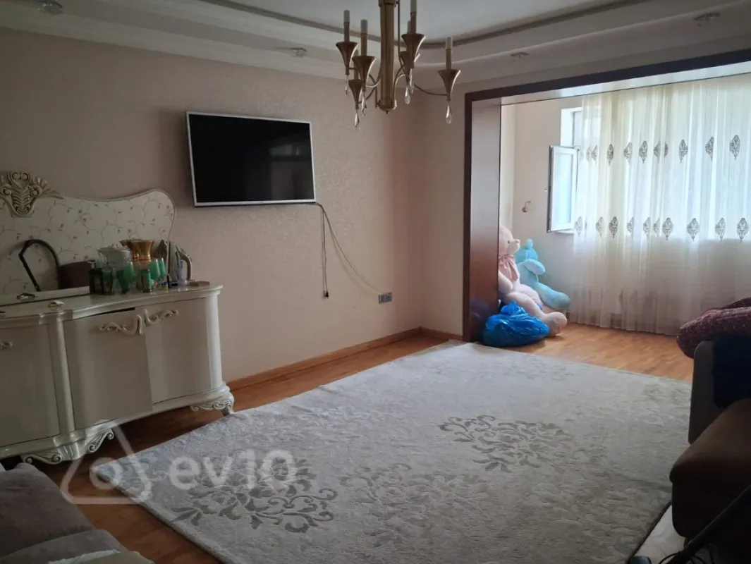 Kirayə verilir 3 otaqlı köhnə tikili 100 m²