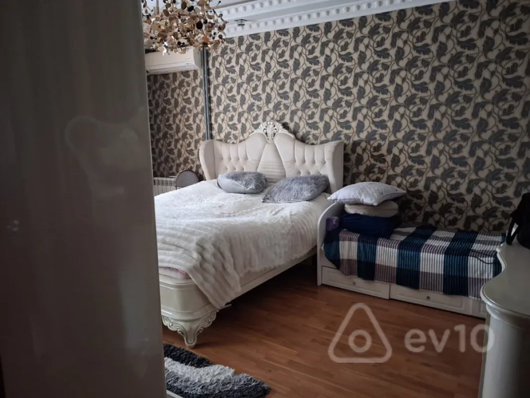 Kirayə verilir 3 otaqlı köhnə tikili 100 m²