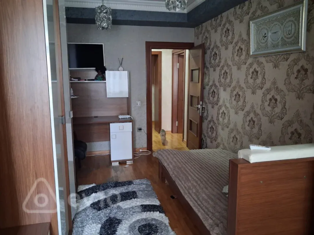 Kirayə verilir 3 otaqlı köhnə tikili 100 m²