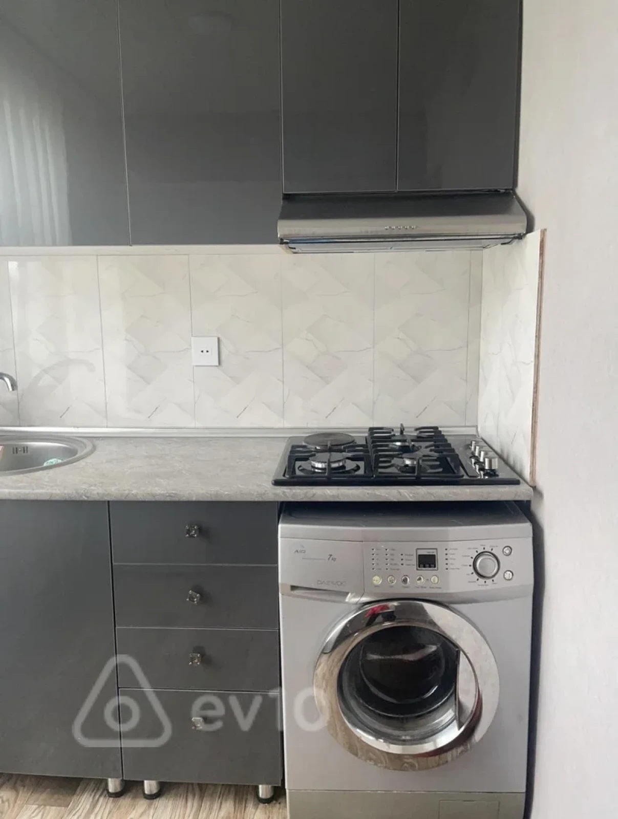 Kirayə verilir 2 otaqlı köhnə tikili 45 m²